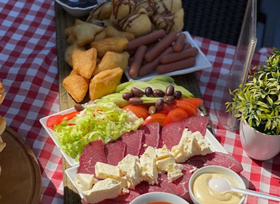 kosovo/peja/restaurant/retro-traditional-food