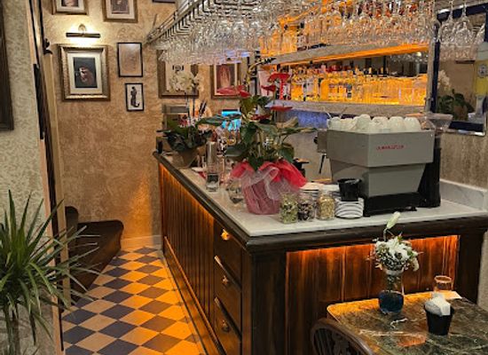 turkiye/istanbul/beyoglu/restaurant/antique-pizzeria