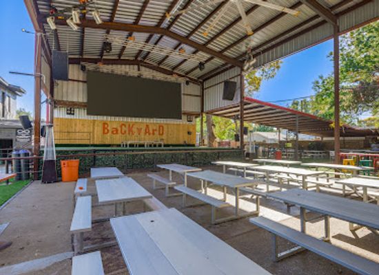 texas/waco/restaurant/the-backyard-bar-stage-and-grill