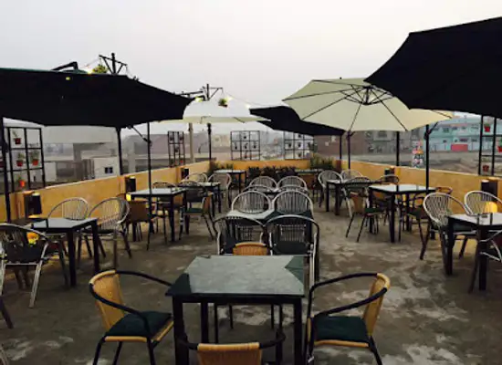 pakistan/faisalabad/restaurant/karachi-rooftop-family-restaurant