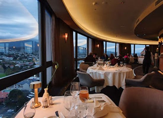 australia/tasmania/restaurant/the-point-revolving-restaurant