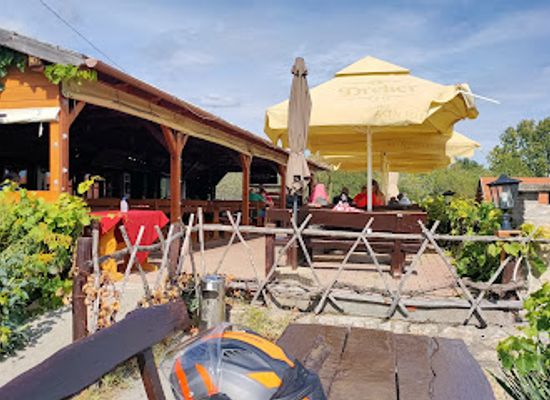hungary/balaton-uplands/restaurant/laci-pince-csarda-balatonudvari