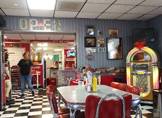 missouri/branson/restaurant/billy-bob-s-dairy-land