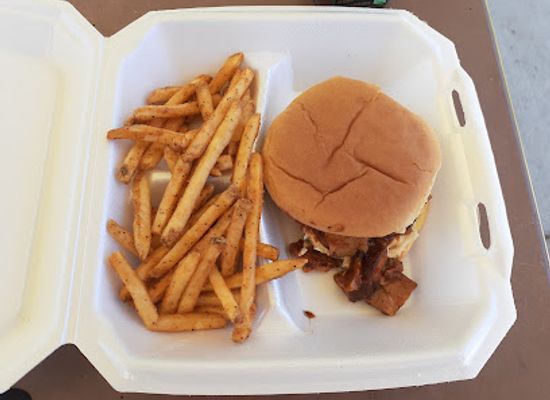 arkansas/lower-delta/restaurant/dee-s-bbq-at-southland-road-store-and-diner