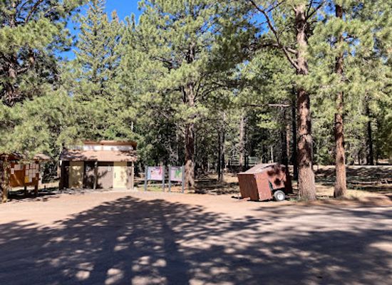 utah/capitol-reef-national-park/restaurant/capital-reef-rest-stop-picnic-area