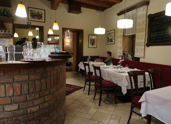 hungary/sopron-region/restaurant/erhardt-etterem-panzio-borpince-es-vinoteka