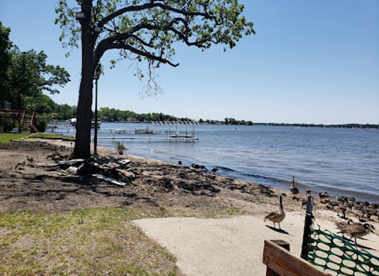 illinois/chain-o-lakes-state-park/restaurant/dockers-restaurant-fox-lake