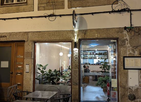 portugal/viseu/restaurant/flora-food-wine