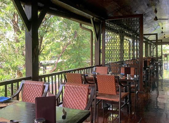 thailand/chiang-mai/wat-ket/restaurant/the-service-at-1921-house