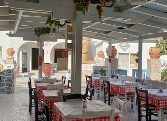 greece/santorini/perissa/restaurant/mama-s-food