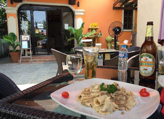 laos/vientiane/sisattanak/restaurant/la-gondola-italian-restaurant