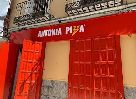 spain/madrid/malasana/restaurant/antonia-pizza