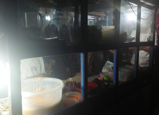 indonesia/tana-toraja/restaurant/sate-ayam-pinggir-kolam-makale