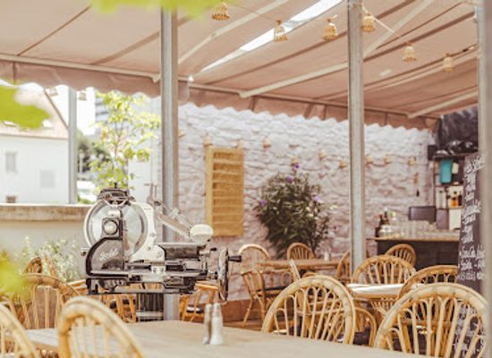 hungary/bakony/restaurant/lohonyay-vendeglo