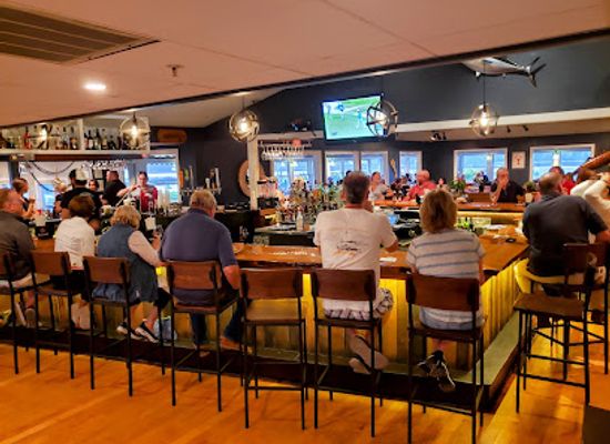 massachusetts/barnstable-county/restaurant/pilot-house-restaurant-and-lounge