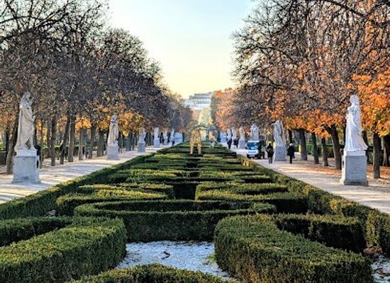 spain/madrid/retiro/restaurant/paseo-de-las-estatuas