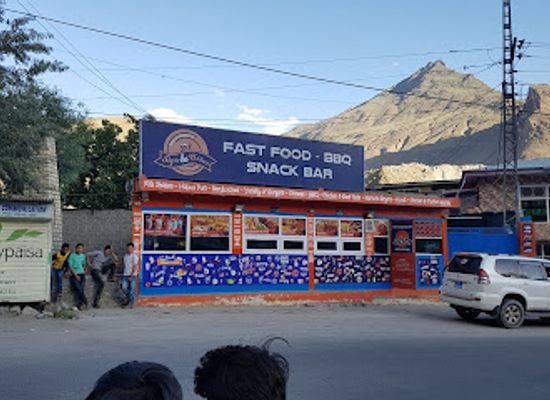 pakistan/karakoram-highway/restaurant/sips-bites