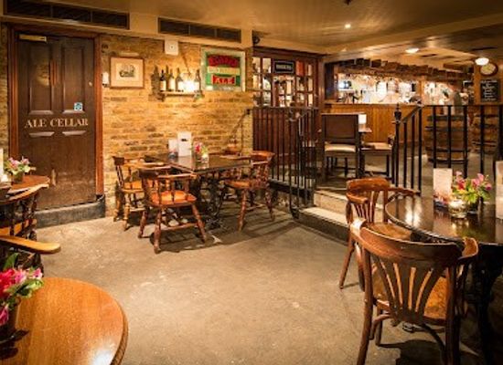 united-kingdom/london/restaurant/champagne-charlies