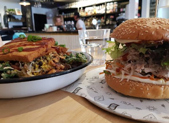 australia/byron-bay/restaurant/main-street-burger-bar