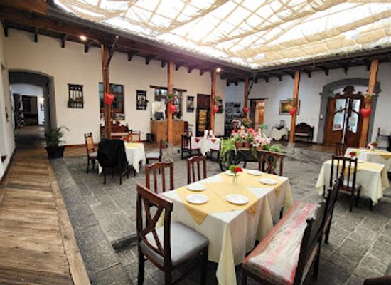 ecuador/otavalo/restaurant/pakari-tambo