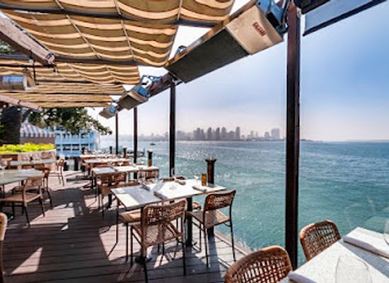 california/san-diego-beaches/restaurant/c-level-lounge