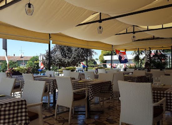 croatia/rovinj/restaurant/il-faro