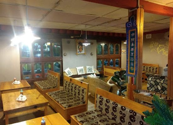 bhutan/paro/restaurant/authentic-pizza