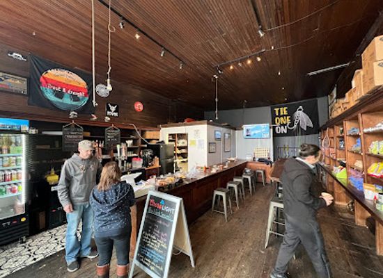 west-virginia/hatfield-mccoy-mountains/restaurant/tie-one-on-taphouse-and-fly-shop