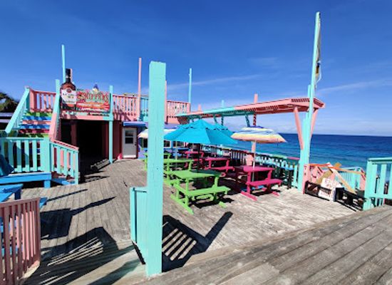 the-bahamas/rum-cay/restaurant/nippers-beach-bar-grill