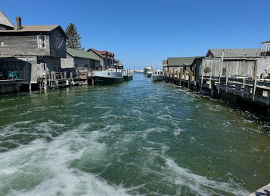 michigan/sleeping-bear-dunes-national-lakeshore/restaurant/the-cove