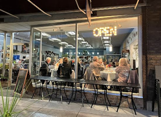idaho/sandpoint/restaurant/the-district-bistro-martini-bar-wine-shop