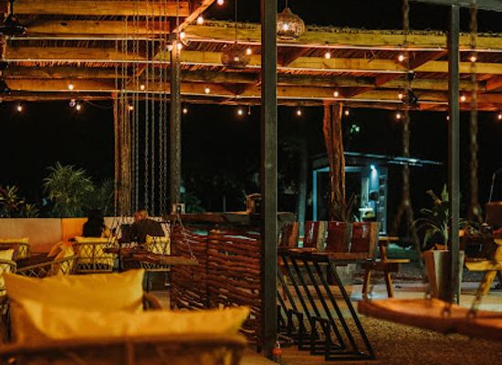 belize/cayo-district/restaurant/the-hive-lounge