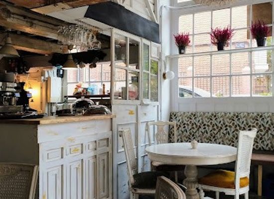 spain/madrid/malasana/restaurant/mamuka-cafe