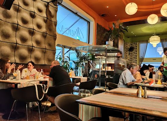 hungary/kunsag/restaurant/menza-etterem-es-kavehaz