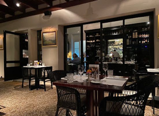 uruguay/colonia-del-sacramento/restaurant/comarca-las-liebres-barrio-restaurant-hotel