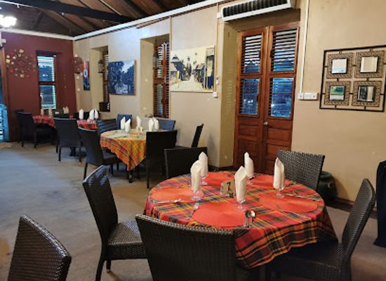 dominica/trafalgar-falls/restaurant/the-great-old-house