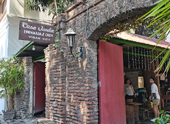philippines/ilocos-norte/vigan-city/restaurant/casa-jardin-empanada-okoy