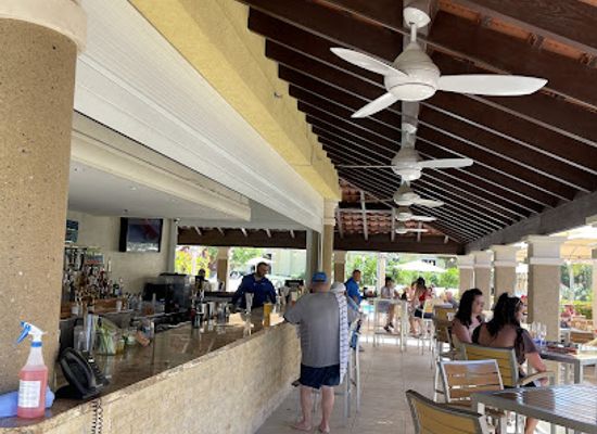 aruba/natural-pool/restaurant/madero-pool-beach-grill