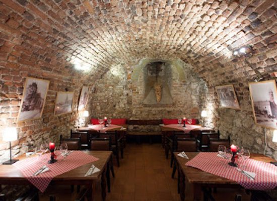 poland/krakow/restaurant/piwnica-pod-kominkiem