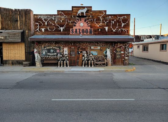 wyoming/converse-county/restaurant/white-wolf-saloon