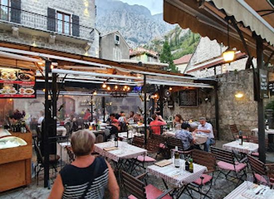montenegro/lovcen-national-park/restaurant/regina-del-gusto