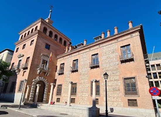 spain/madrid/chueca/restaurant/casa-de-las-siete-chimeneas