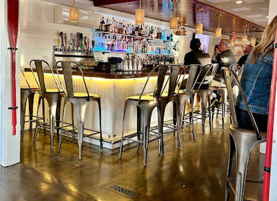 massachusetts/south-shore/restaurant/dukes-beach-house