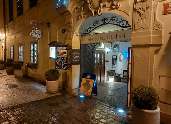 czechia/prague/hradcany/restaurant/restaurace-u-labuti
