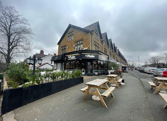 united-kingdom/leeds/roundhay/restaurant/la-petite-bar-restaurant