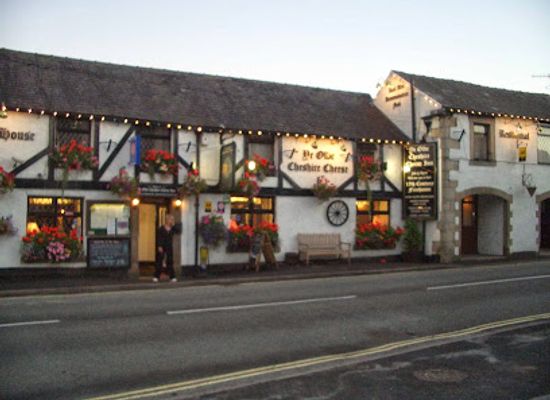 united-kingdom/peak-district/restaurant/ye-olde-cheshire-cheese-inn