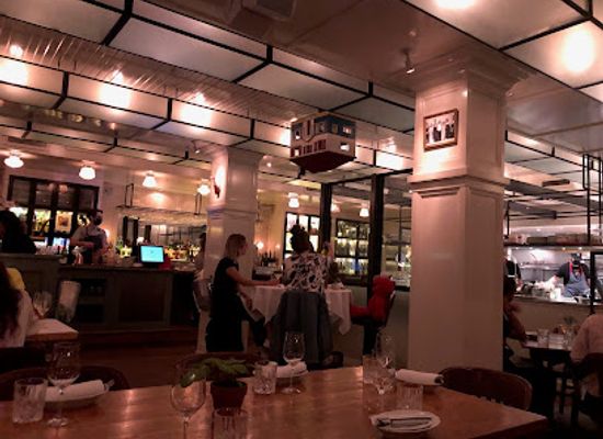 canada/montreal/restaurant/montreal-plaza
