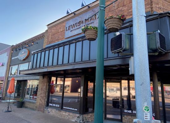 washington/central-washington/restaurant/lewis-main-restaurant