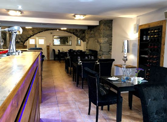 united-kingdom/merionethshire/restaurant/y-sgwar