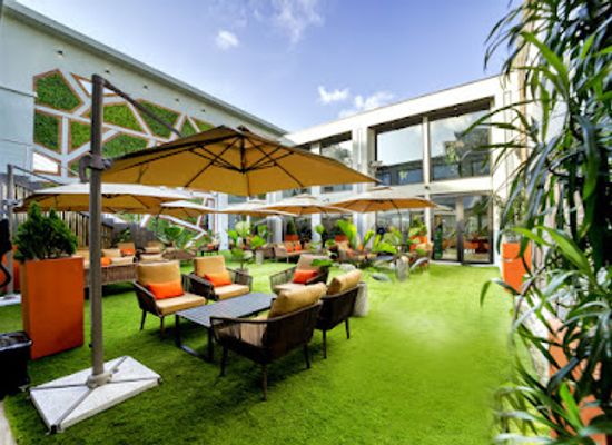 cameroon/littoral/restaurant/the-yard